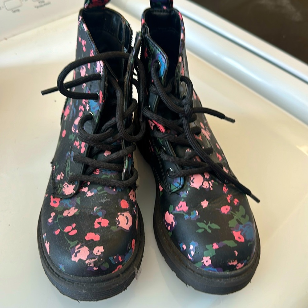 Girls boots (size 1)— multi colored